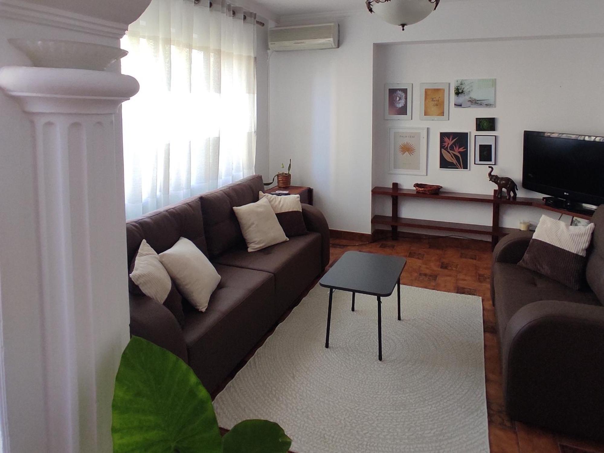 Apartment Center Rustic Retreat